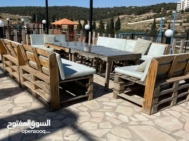 قعدات خارجية طبليات اوروبي، تصلح لحدائق المنازل أو كافيهات ترسات خارجية. البيع طقم 3 كنبايات وطاولة.