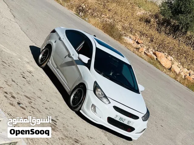 2011 هيونداي اكسنت Standard