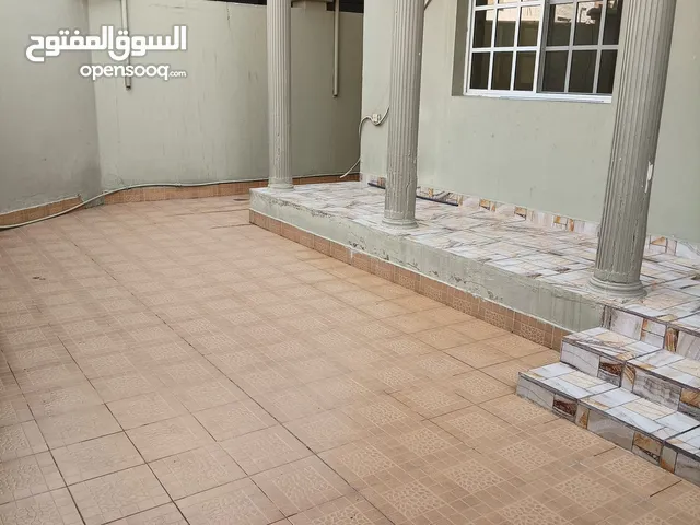 375 m2 4 Bedrooms Townhouse for Rent in Muharraq Muharraq City