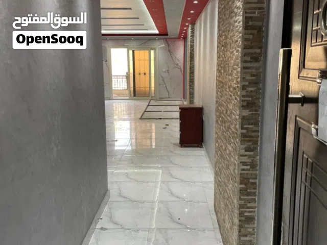 شقه 180م للبيع علي الهرم الرئيسي حسن محمد عماره جديده