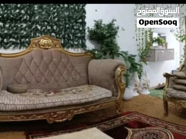 صالون للبيع