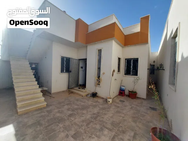 140 m2 4 Bedrooms Townhouse for Rent in Tripoli Ain Zara
