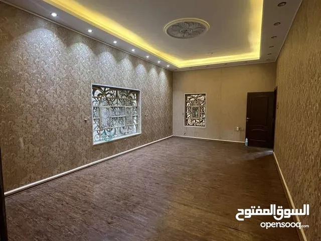 250 m2 4 Bedrooms Townhouse for Sale in Basra Maqal
