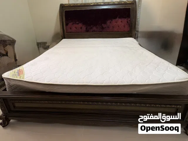 غرفة نوم خشبية للبيع
