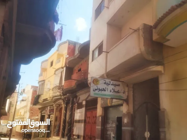 منزل وصيدلية للبيع بسعر مغري