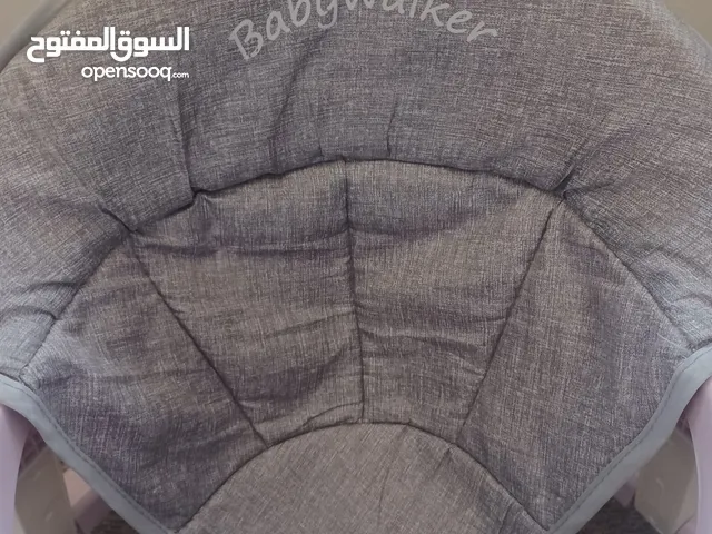 مقعد سياره ماركة روبنز وكراجه للمشي وكوت للنوم وللغيار استعمال بسيط جدا (بحاله شبه جديده )
