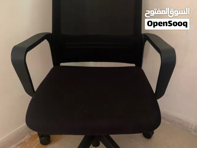 كرسي مكتب شبه جديد