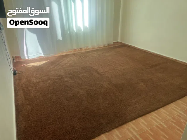 موكيت لون بني
