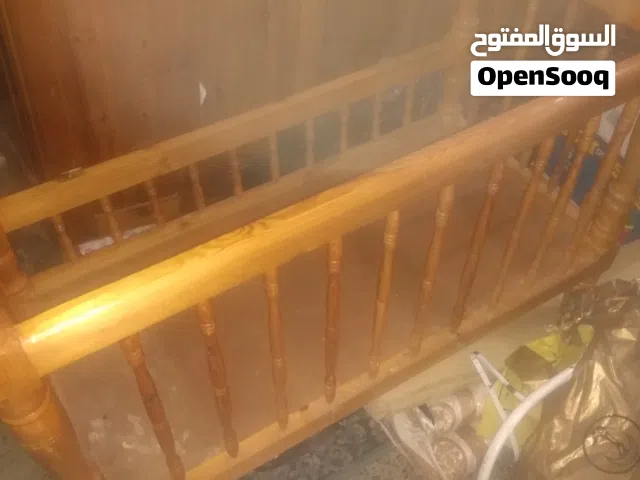 سرير اطفال سويدي شبه جديد