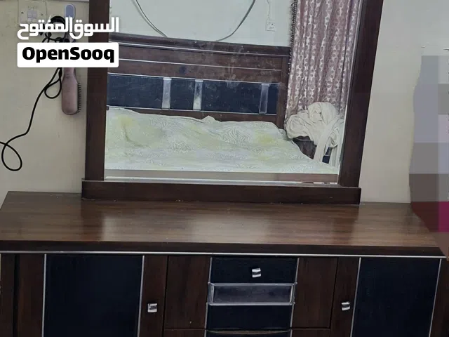 سرير 2 كومدينا وتسريحة نظيفه