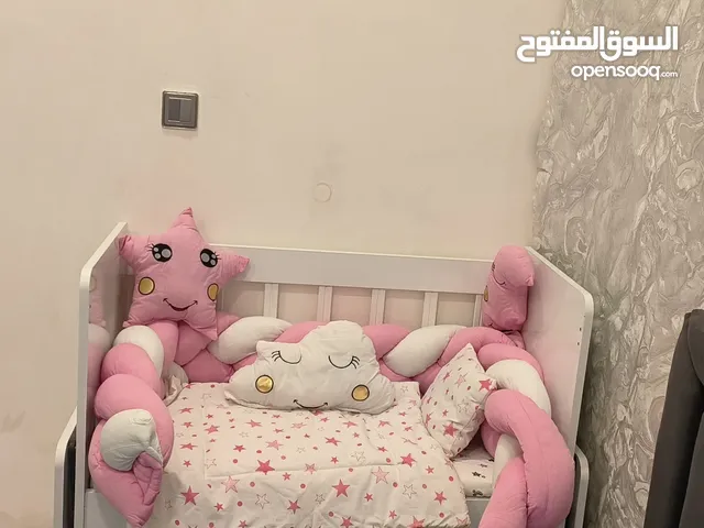 سرير طفل مع كرسي هزاز