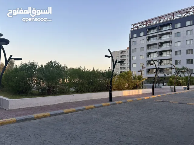 شقة جديدة جاهزة للسكن وغير مسكونة للبيع 3 غرف نوم وخدمات كاملةبالاضافة الى كراج المساحة 146 متر مربع