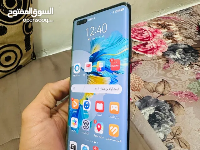 ميت 40 برو مع الشاحن استعمل ممتاز حمايه في الظهر فيه خبطه في الشاشه لا تأثر على الاستعمال 256جيجا 5G