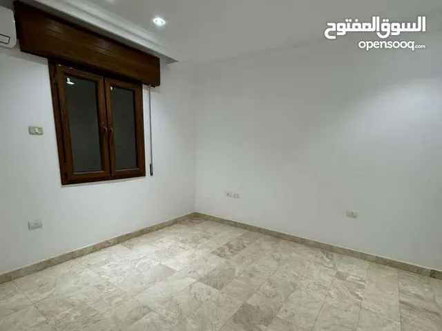 200 m2 2 Bedrooms Townhouse for Rent in Tripoli Zanatah