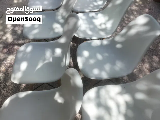 كراسي عدد 10 يصلحن حال مقهي او حديقة او جلسة بيت خارجي وداخلي قوية نظيفة جدا