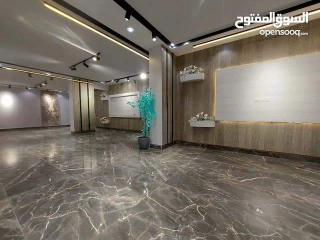 فيلا للبيع 300متر حدايق الاهرام منطقة أ قريبه جدا للمترو الجديد الشارع تجاري
