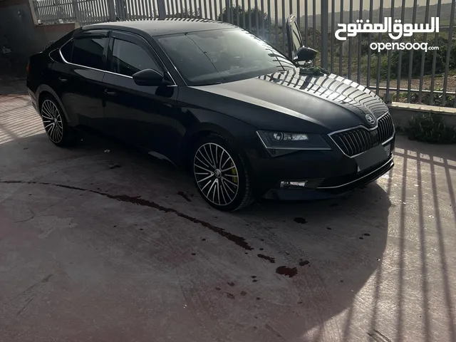 سكودا سوبيرب 2018للبيع المحرك ديزل 2000 ماشية 89الف  بلاك اديشن  جنط 19ايد اولى  ترخيص وتأمين جديد