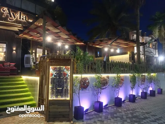 مطعم سياحي للبيع او الشراكة مرخص وبدخل ممتاز بهدف التطوير لزيادة الدخل والضمانات موجودة