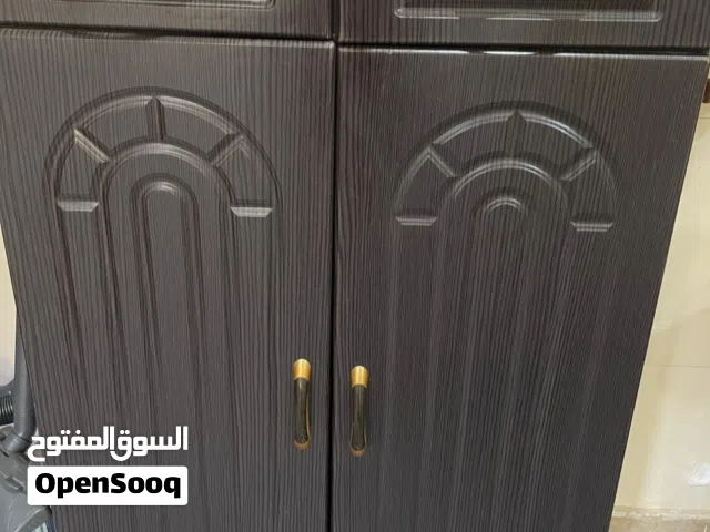 طاولة احذية بحالة ممتازه