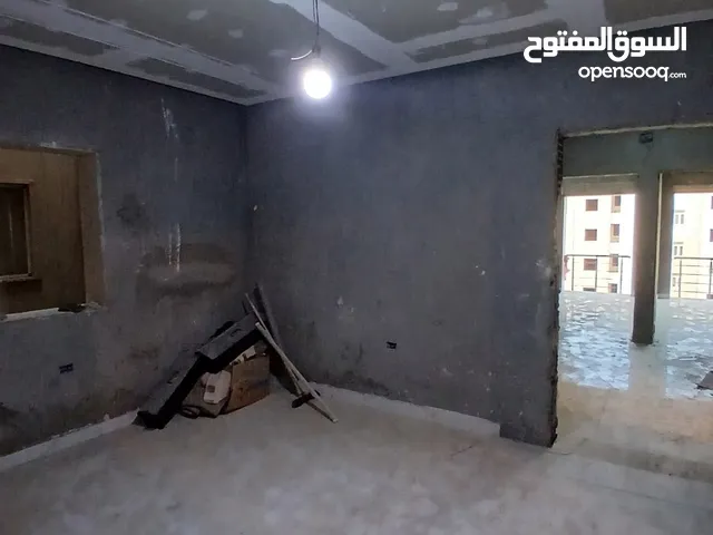 شقه للبيع في طريق شوك