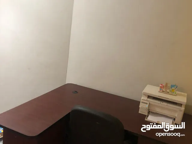 مكتب كبير بحاله ممتازة