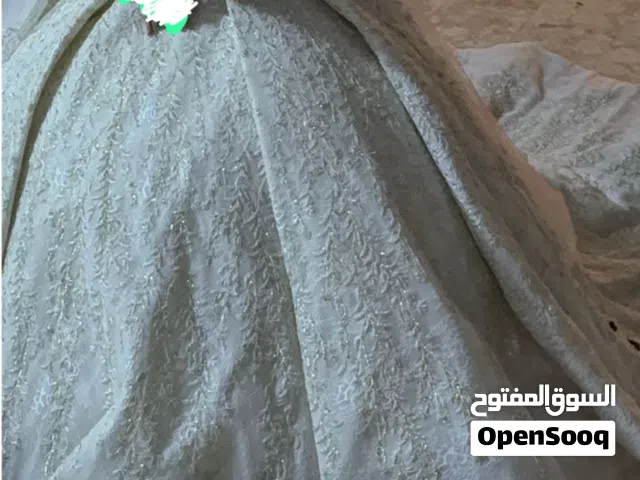 فستان عرس فاخر مع طرحة