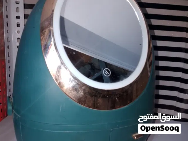 مرايه مكياج تحتوي ثلاث جرارات وشاحن تايبسي نقصه رزه جانبيه مثل ممرسوم تنباع بالسوك 25 انا عارضه ب15