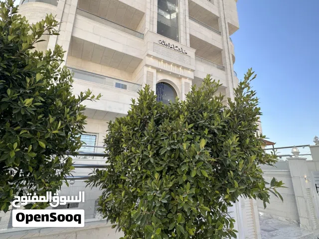 شقة فاخرة للبيع  طابق ثاني فني بمساحة 180م اربد شارع البتراء خلف اربد مول جراند