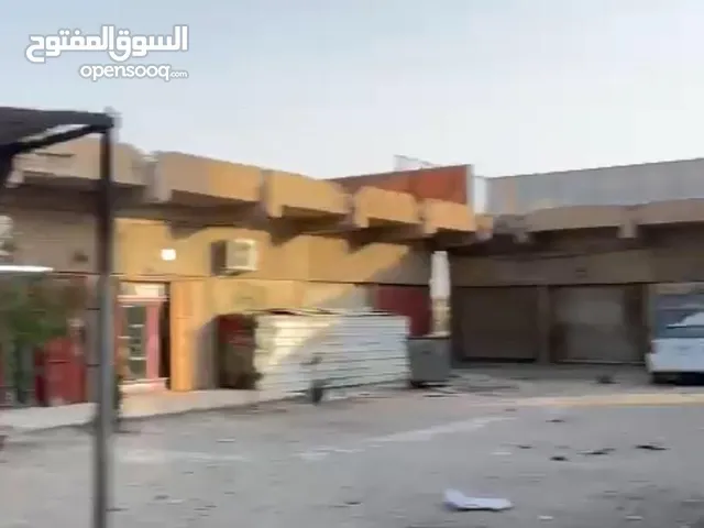 محل في دور النفط قرب الجامع مقابل الأسواق بيع 5 ملايين عرض 4 في 3 كلشي جاهز بي كان سابقا محل حلاقه