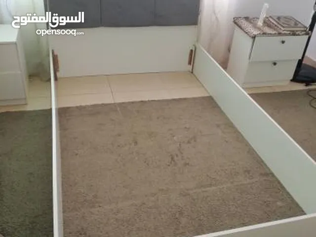 تخت مفرد ونص لون ابيض وتنجيد سكني قياس120*190 تخت مفرد ونص لون ابيض تنجيد بيج فاتح قياس 120*190
