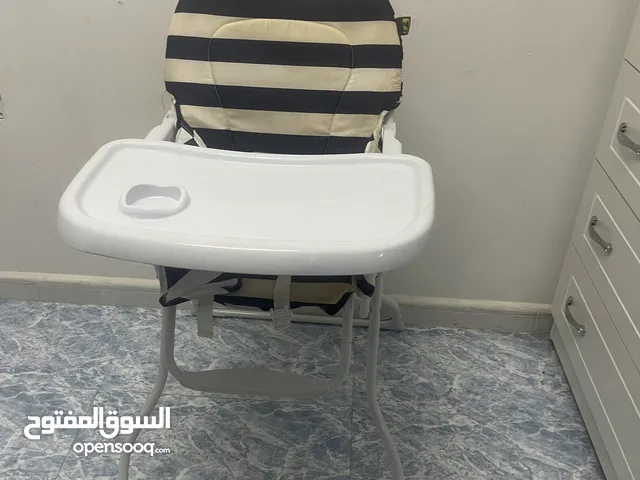 كرسي طعام للاطفال وكرسي سيارة للاطفال للبيع معاً