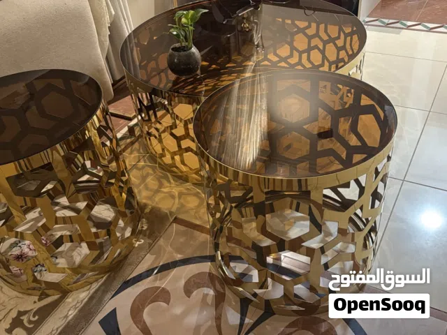 طاولات مستعملة حالة جيدة ونظيفة