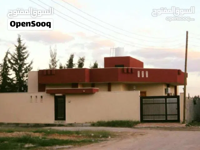 220 m2 4 Bedrooms Townhouse for Rent in Tripoli Ain Zara