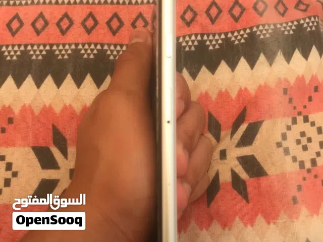 ايفون se2020 للبيع نظيف