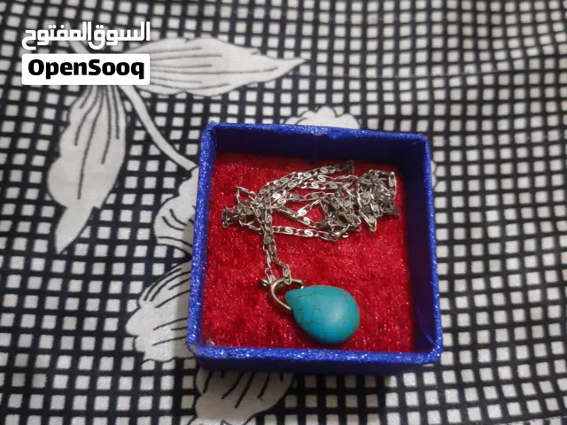 سلسلة فضة بحجر فيروز طبيعي – أناقة مفيش زيها!