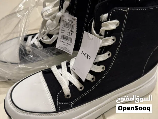 سنيكرز ماركة Next