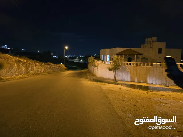 ارض على الشارع في ابو الزيغان / حوض ام العظام -قرب اسكان مرحب 547 متر مربع