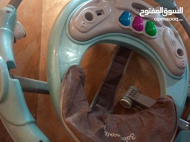 تخت بيبي هزاز وتخت خشب لعمر 6 سنوات و هزاز كهرباء وكراجه