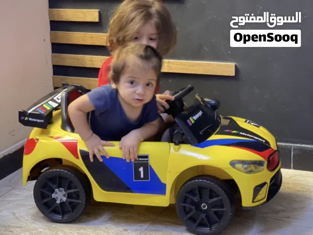 سيارة اطفال