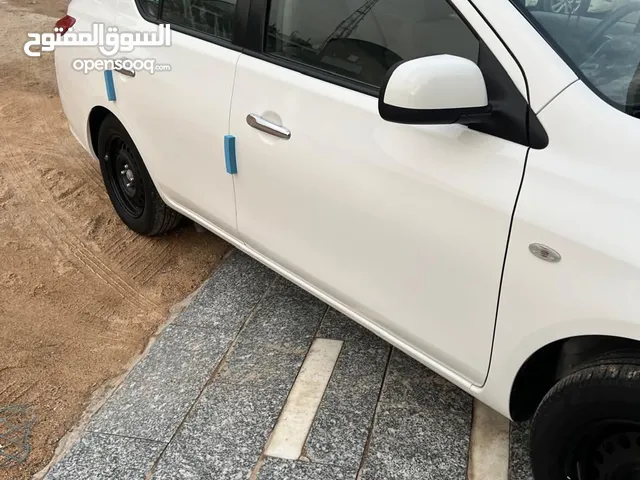 نيسان صني هندي مديل 24 بليته زركه بيها باب بارد خلف السايق وباب السايق نصه صبغ كامل مواصفات