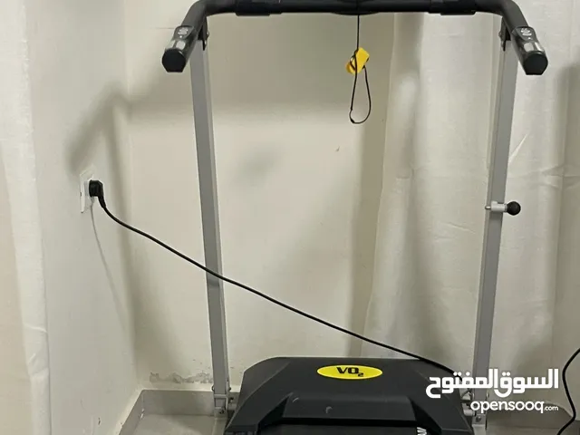 جهاز مشي كارديو شبه جديد استعمال خفيف وقابل للطي