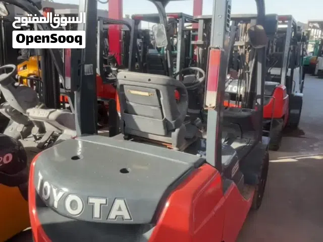 رافعه تويوتا 2 ونص طن للبيع