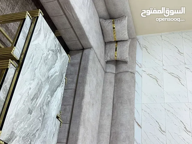 طقم كنب 8 مقاعد مع طقم طاولات