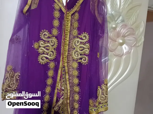 قفطان قطعتين تول وساتان مقصب شغل يدوي شبه جديد كم لبسه