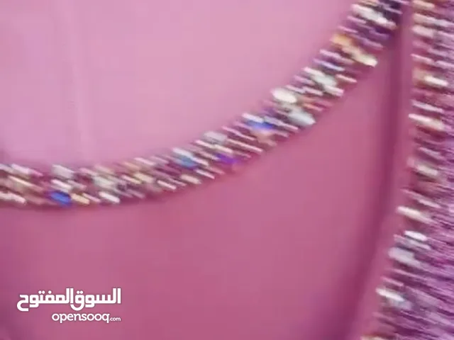 فستان جديد مملبوس مكاني الطي قياس 56يلبس بحدود الميه وعشره