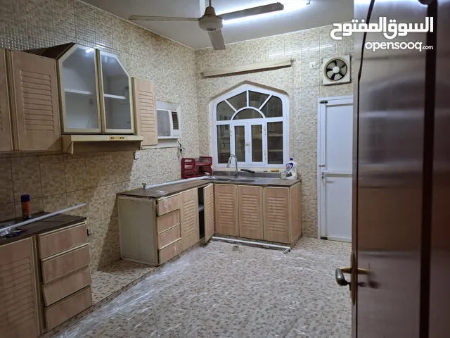 270 m2 3 Bedrooms Villa for Rent in Muscat Al Mawaleh