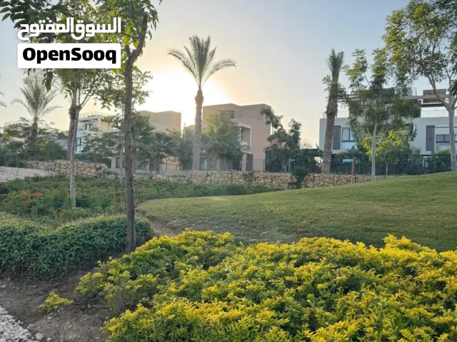 تاون هاوس استلام فوري في sodic east فيو مفتوح علي اللاند سكيب بسعر مميز جدا