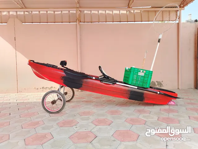 للبيع كياك شبه جديد مع ملحقاته أدوات الصيد وطربال وترولي