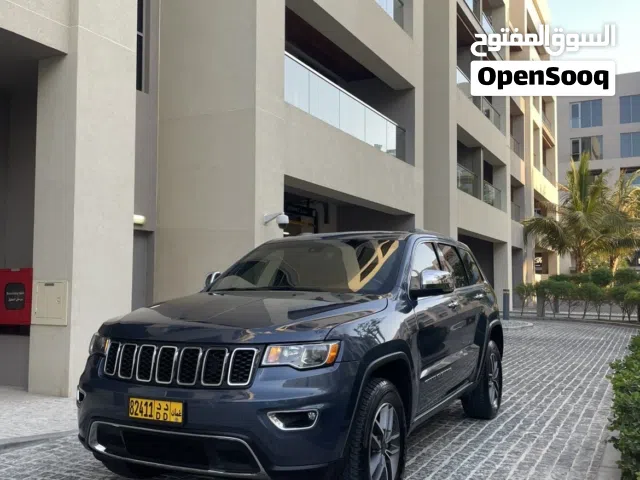 جيب جراند شيروكي ليمتد 4x4 موديل 2021 لون ازرق الجميل في قمة النظافه
