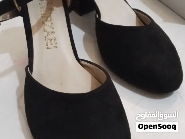 حذاء شامو نسائي لون اسود قياس 40